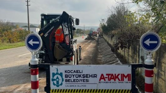 Kandıra’da yağmur suyu kanalları temizlendi